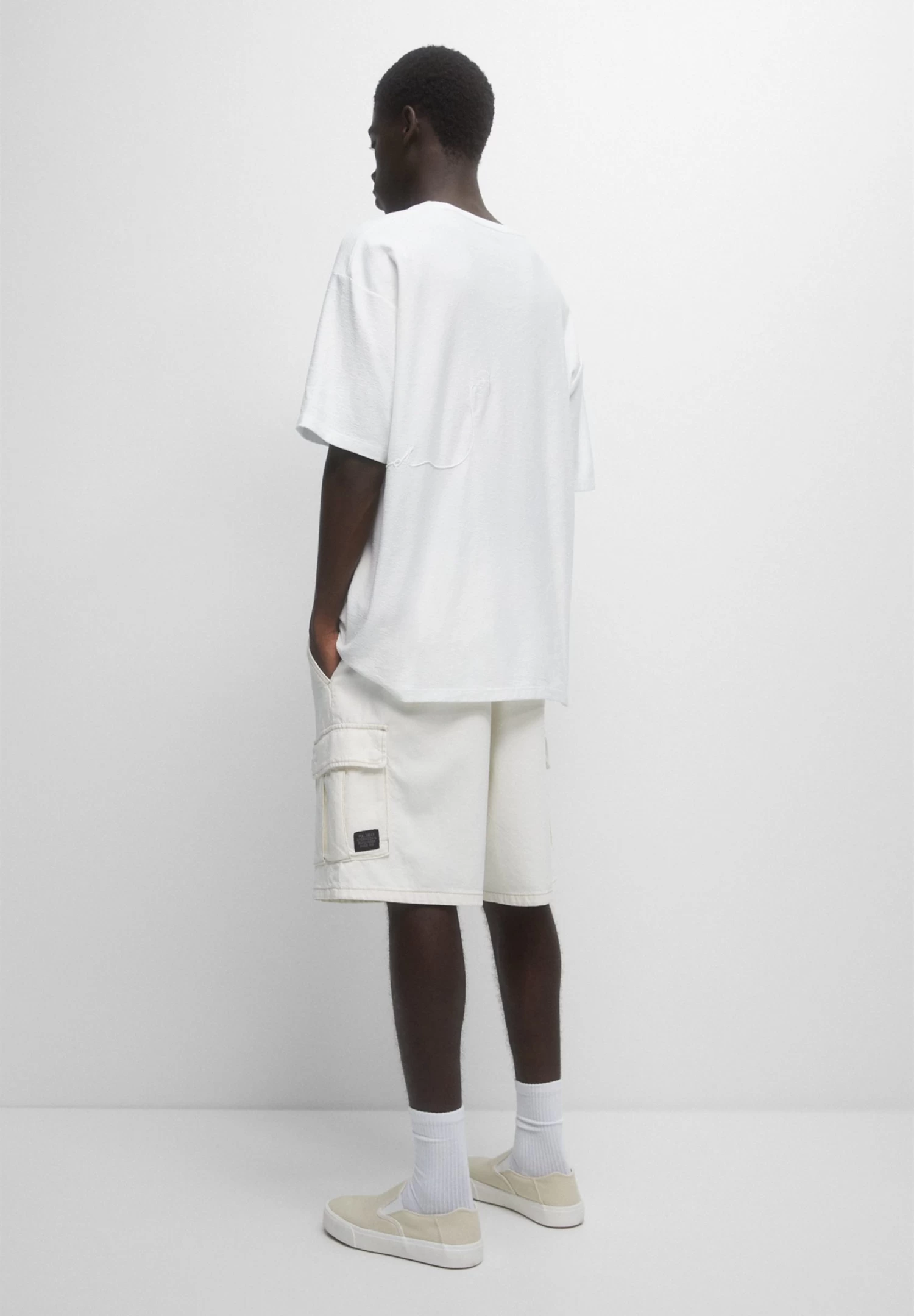 PULL & BEAR Embroidery- T-Shirt Print - White 3 PULL & BEAR Embroidery- T-Shirt Print - White - Afbeelding 3