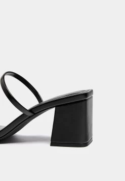 PULL & BEAR With Straps - Muiltjes Met Hak - Black -PULL BEAR Winkel 5a47ff5f4f8a4624a077c216dfea1362