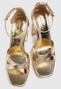 PULL & BEAR Criss-Cross - Sandalen Met Plateauzool - Gold Coloured -PULL BEAR Winkel 5bd4a06b2a834d95b3aa203913d8657b