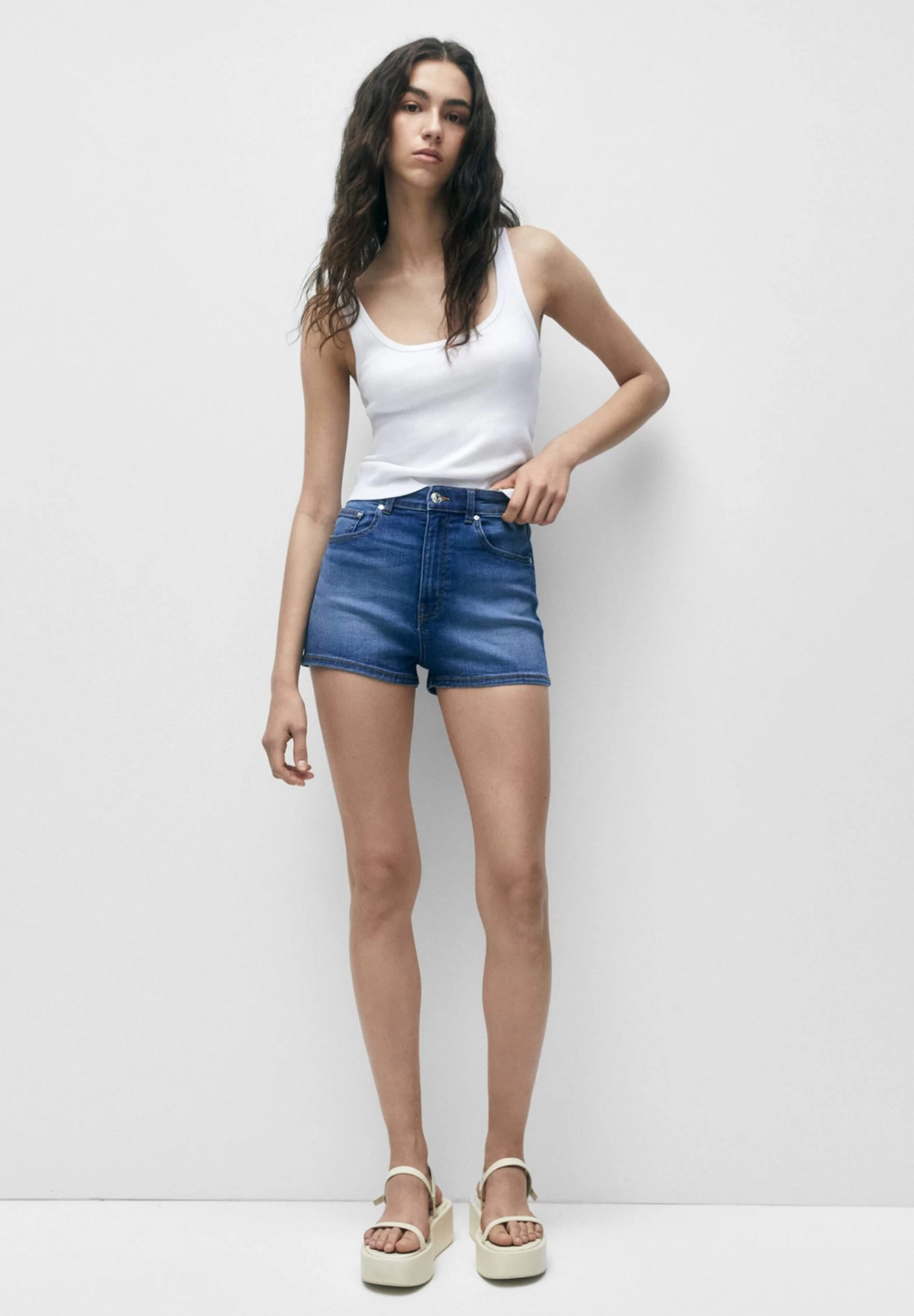 PULL & BEAR High Waist- Jeansshort - Bluegrey 2 PULL & BEAR High Waist- Jeansshort - Bluegrey - Afbeelding 2