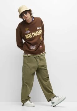 PULL & BEAR New Champs - Sweater - Brown -PULL BEAR Winkel 62f624f7ca4542a495a0effb5e7aaca0