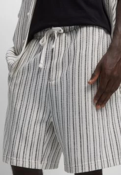 PULL & BEAR Striped Jogger Bermuda - Shorts - White -PULL BEAR Winkel 62f8fe05241c47ec8f8c5cd35bad5b63