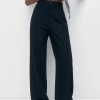 PULL & BEAR Regular Fit With Darts - Broek - Black
