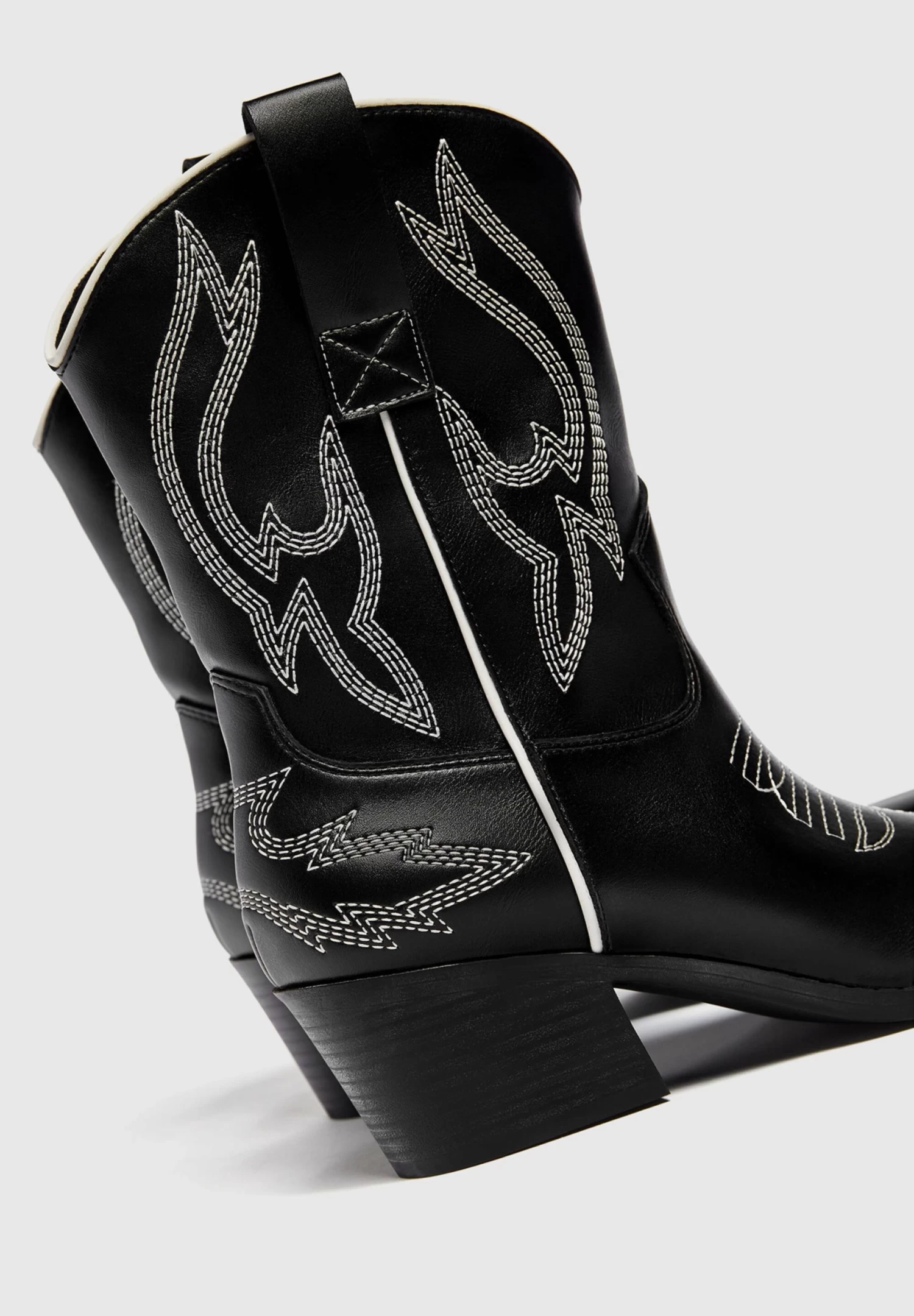 PULL & BEAR Cowboy-/Bikerlaarsjes - Black 3 PULL & BEAR Cowboy-/Bikerlaarsjes - Black - Afbeelding 3