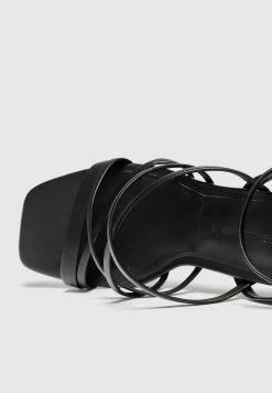 PULL & BEAR Strappy- Sandalen - Black -PULL BEAR Winkel 6688a7e027774270ae20e3629a5a7091