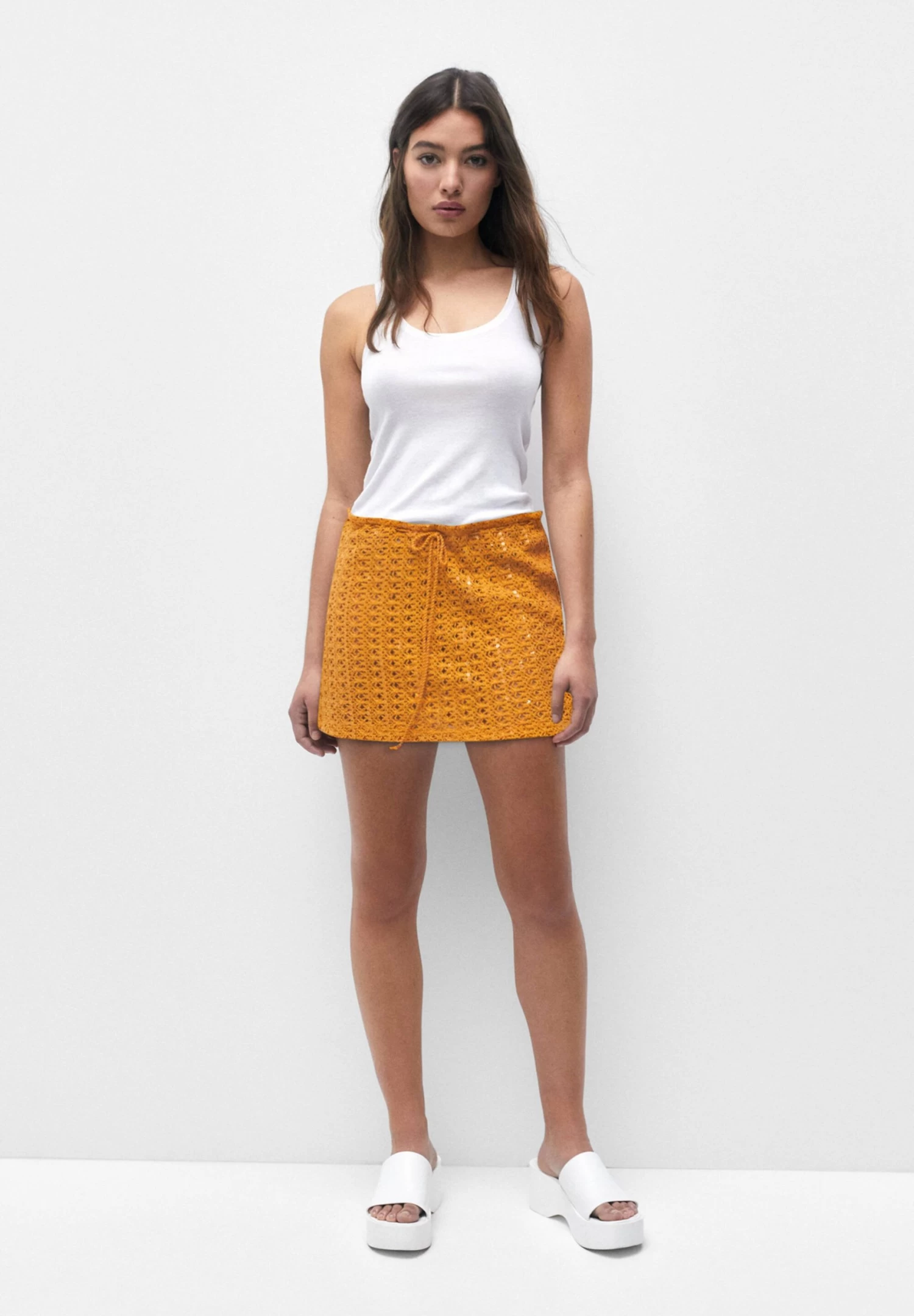 PULL & BEAR Sequinned Crochet- A-Lijn Rok - Mustard Yellow 2 PULL & BEAR Sequinned Crochet- A-Lijn Rok - Mustard Yellow - Afbeelding 2