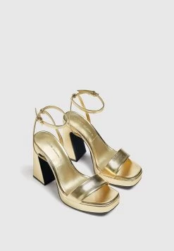 PULL & BEAR Golden Platform- Sandalen Met Plateauzool - Gold-Coloured -PULL BEAR Winkel 6ad57afee9d4453f8ac25260674142ce