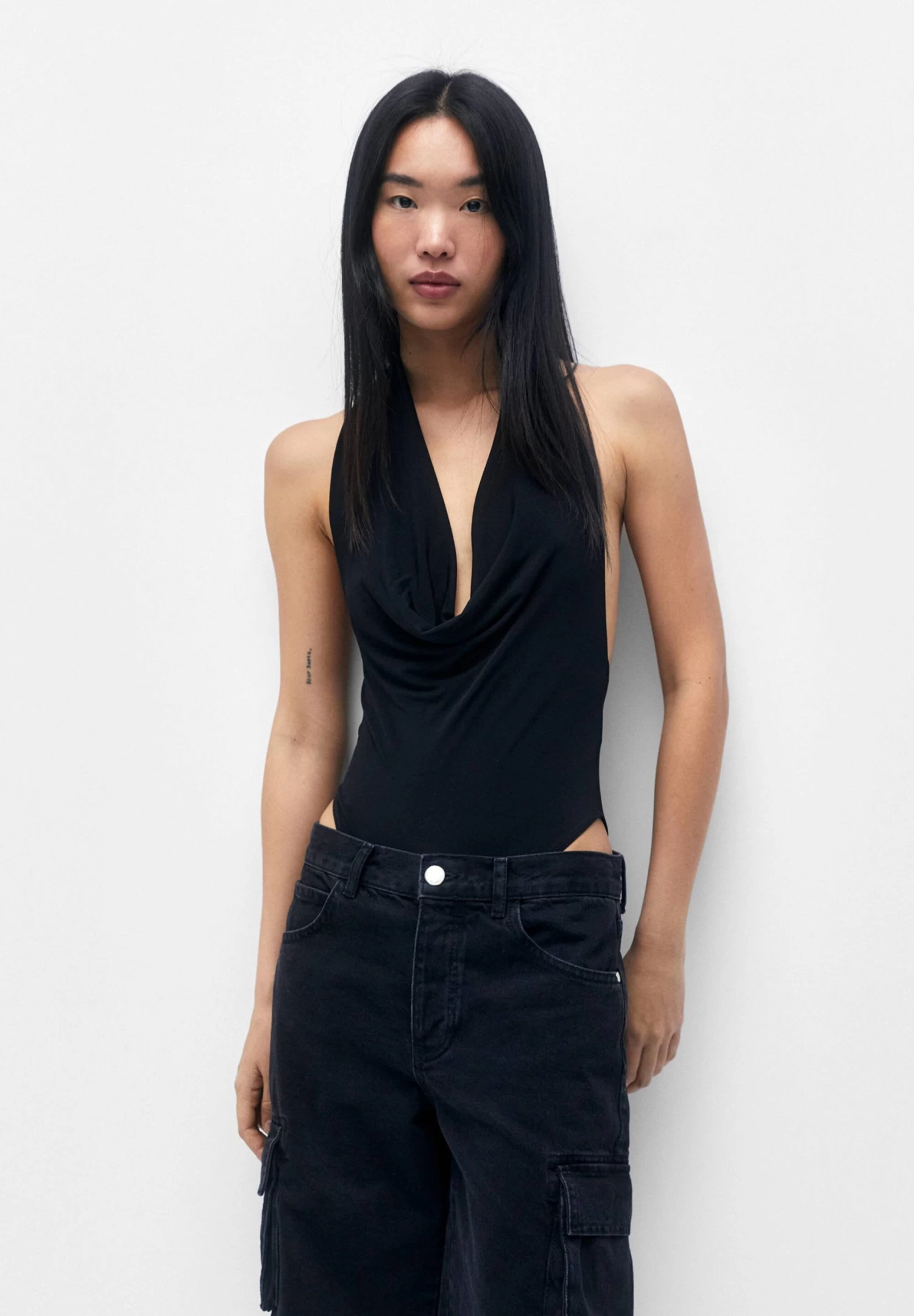 PULL & BEAR Draped Halter Neckline - Blouse - Black 1 PULL & BEAR Draped Halter Neckline - Blouse - Black