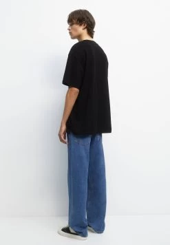 PULL & BEAR Short Sleeve With Label Detail - T-Shirt Basic - Black 8 PULL & BEAR Short Sleeve With Label Detail - T-Shirt Basic - Black -PULL BEAR Winkel 6feeda06cc0f452187cc164ddf07b1d2