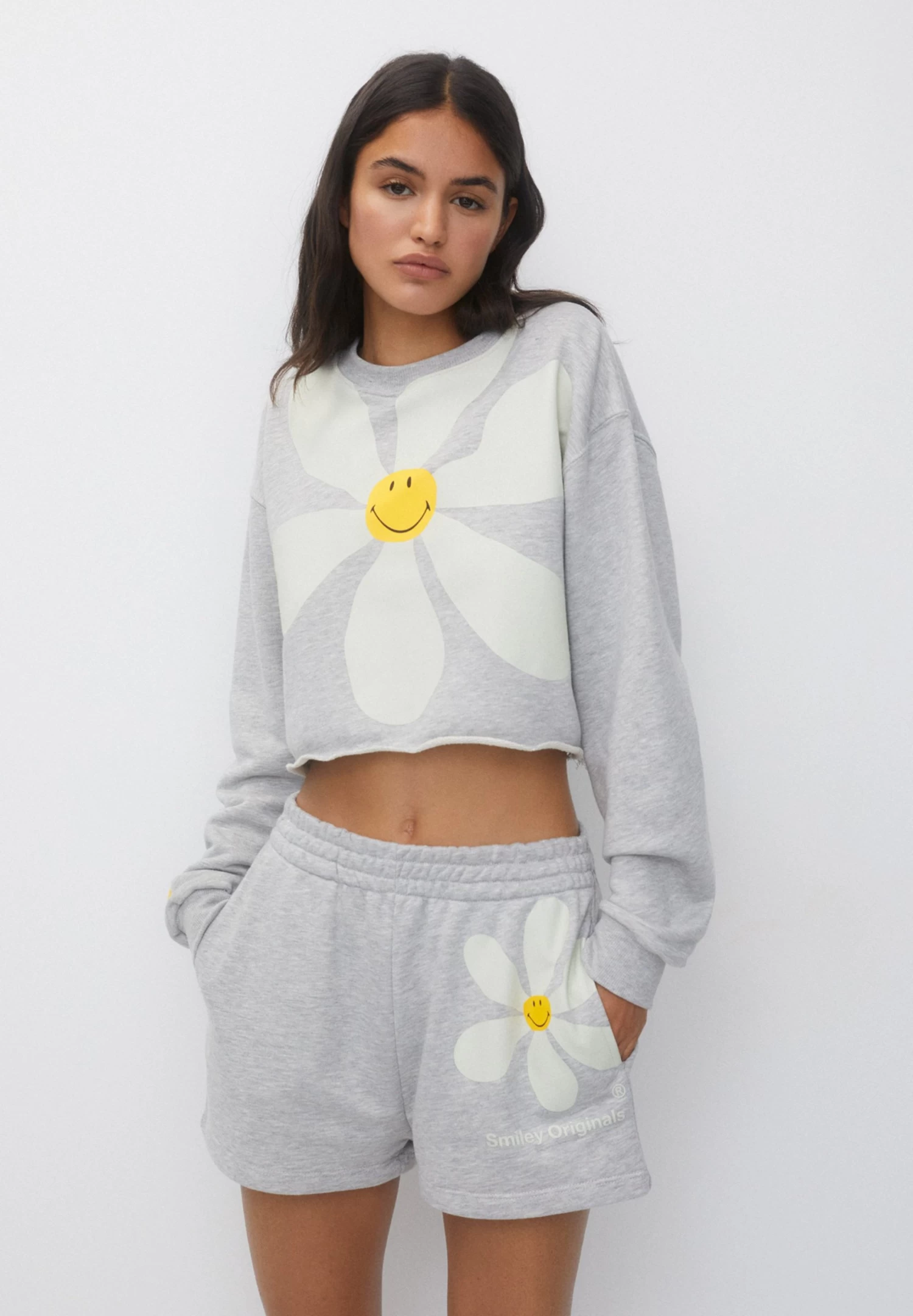 PULL & BEAR Smiley- Shorts - Grey 1 PULL & BEAR Smiley- Shorts - Grey