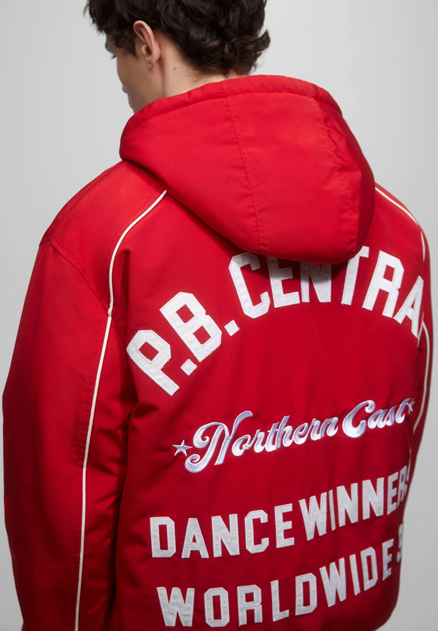 PULL & BEAR Varsity With Hood - Jas - Red 5 PULL & BEAR Varsity With Hood - Jas - Red - Afbeelding 5