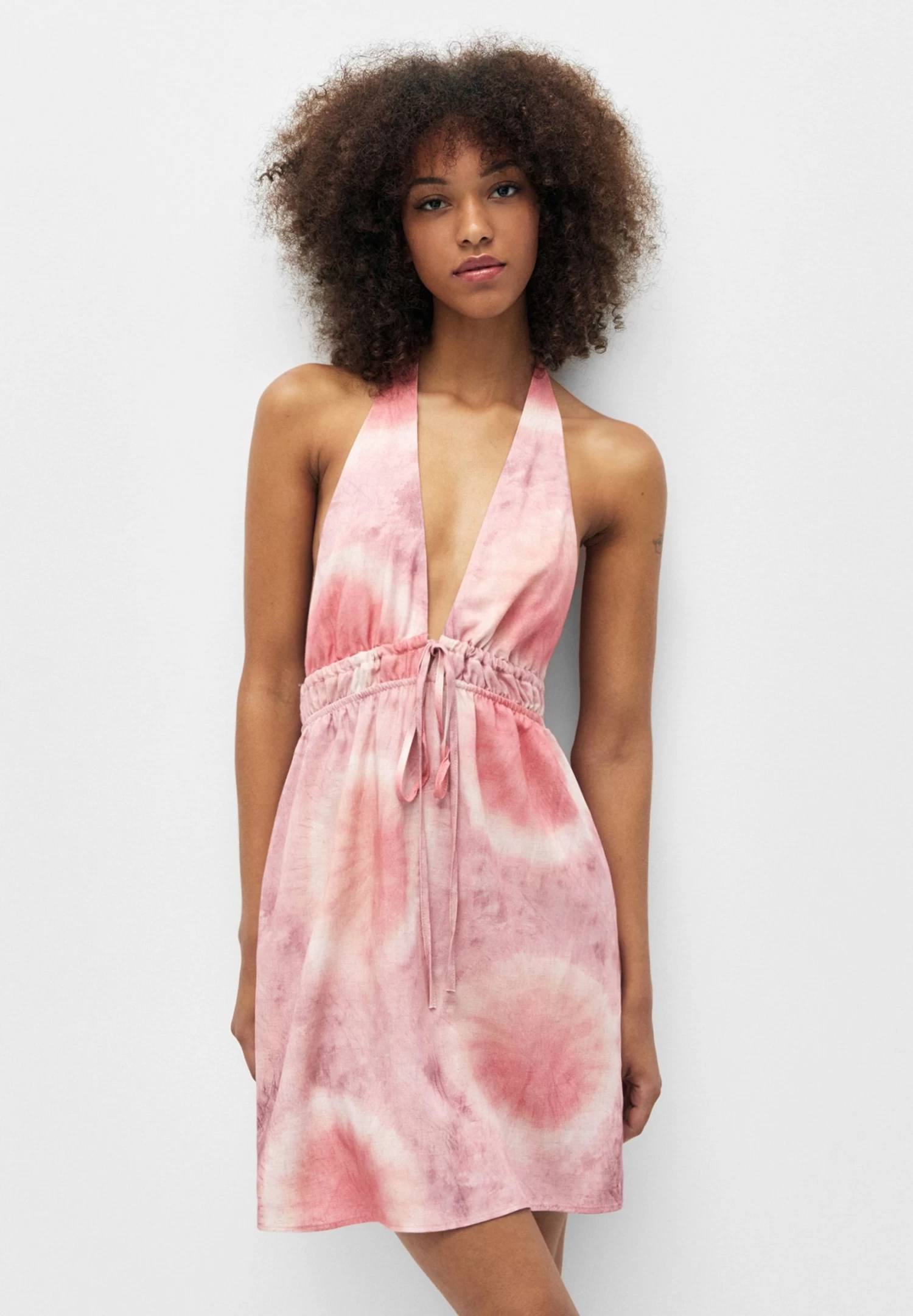 PULL & BEAR Short Tie Dye Halter- Jurk - Pink 1 PULL & BEAR Short Tie Dye Halter- Jurk - Pink
