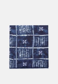 PULL & BEAR Tie Dye Floral Print Pareo- Sjaal - Blue -PULL BEAR Winkel 791cd0a0543e4d7cb6d35cf7984e7bd7