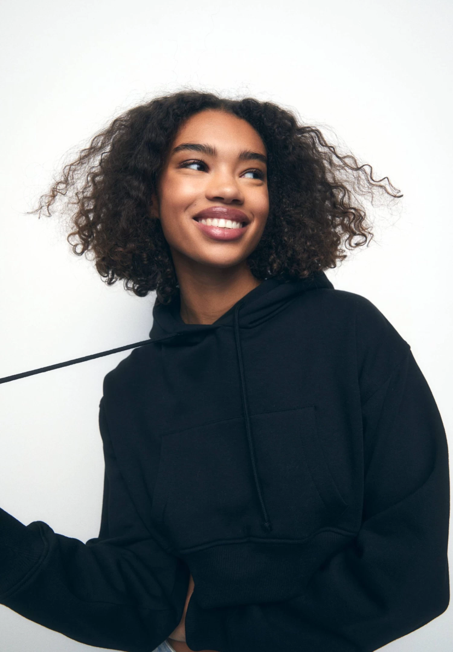 PULL & BEAR Cropped - Hoodie - Mottled Black 4 PULL & BEAR Cropped - Hoodie - Mottled Black - Afbeelding 4