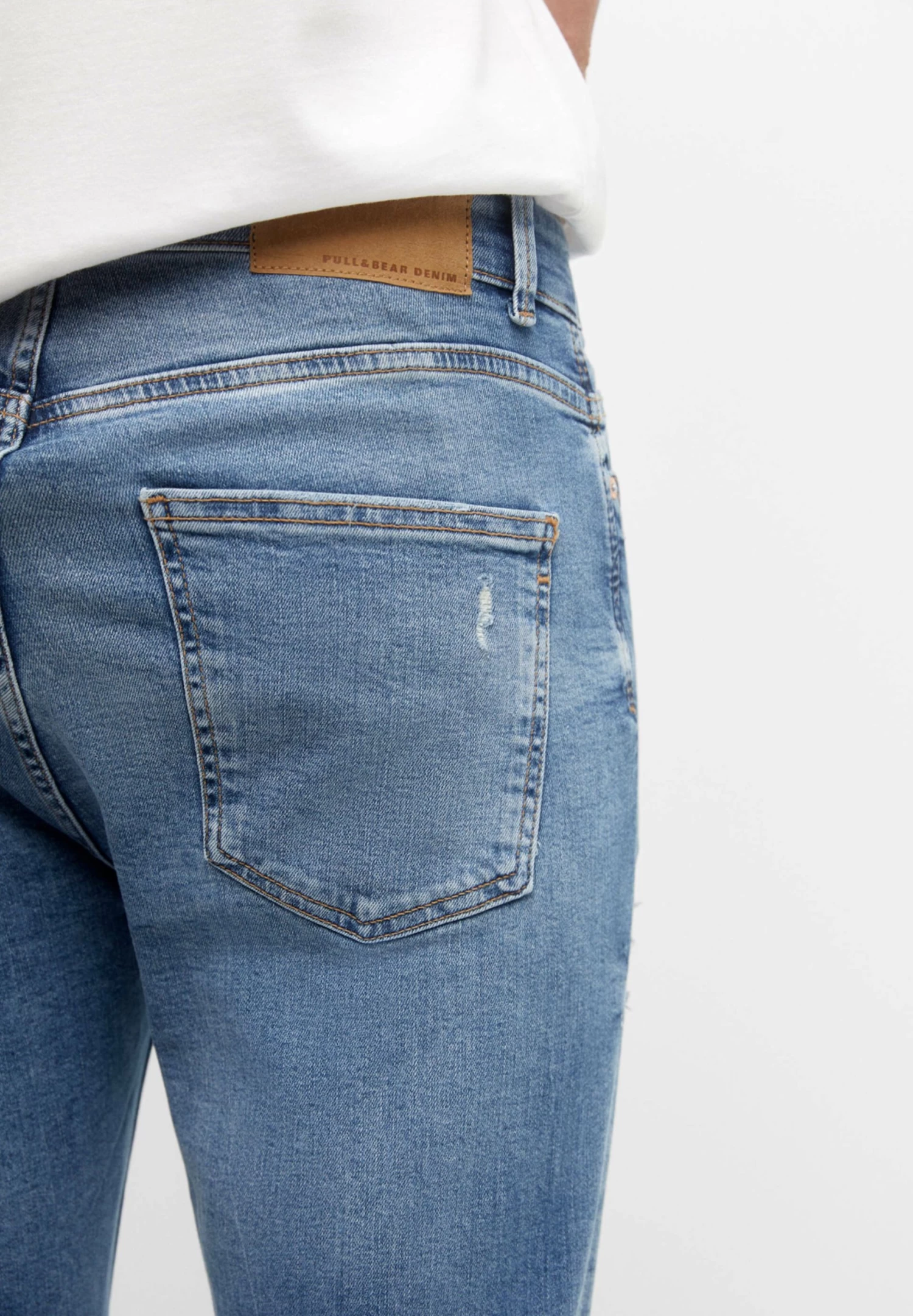 PULL & BEAR Ripped Carrot Fit - Slim Fit Jeans - Blue Denim 5 PULL & BEAR Ripped Carrot Fit - Slim Fit Jeans - Blue Denim - Afbeelding 5