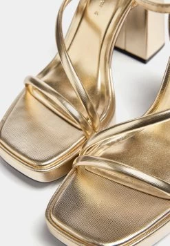 PULL & BEAR Sandalen Met Plateauzool - Gold Coloured -PULL BEAR Winkel 7b03ecfd2de14871b26b94372001c920