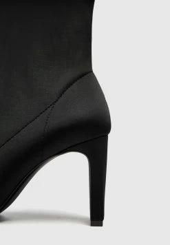 PULL & BEAR Enkellaarsjes Met Hoge Hak - Black 7 PULL & BEAR Enkellaarsjes Met Hoge Hak - Black -PULL BEAR Winkel 7c307387226f472e88b54d750b97fed2