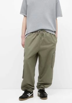 PULL & BEAR Joggers In Technical Fabric - Cargobroek - Khaki