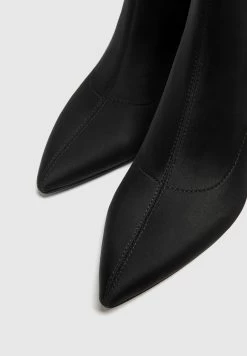 PULL & BEAR Enkellaarsjes Met Hoge Hak - Black 8 PULL & BEAR Enkellaarsjes Met Hoge Hak - Black -PULL BEAR Winkel 7fc30a0cc5684456a7a07046ad6b077d