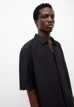 PULL & BEAR Short Sleeve Seersucker - Overhemd - Black 11 PULL & BEAR Short Sleeve Seersucker - Overhemd - Black -PULL BEAR Winkel 8434aef49a984c88a86dfcacdef38b72