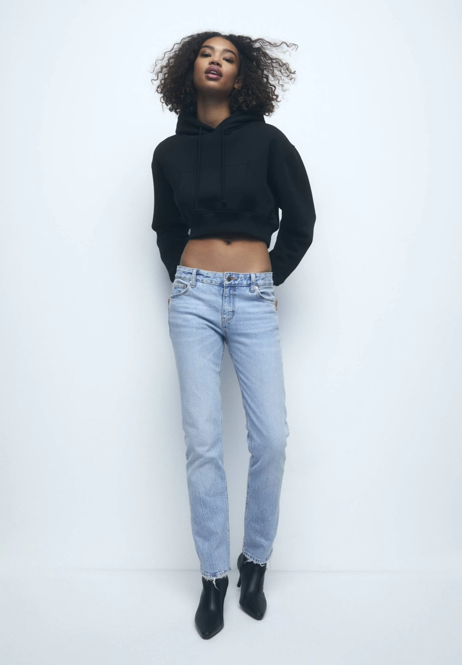 PULL & BEAR Cropped - Hoodie - Mottled Black 2 PULL & BEAR Cropped - Hoodie - Mottled Black - Afbeelding 2