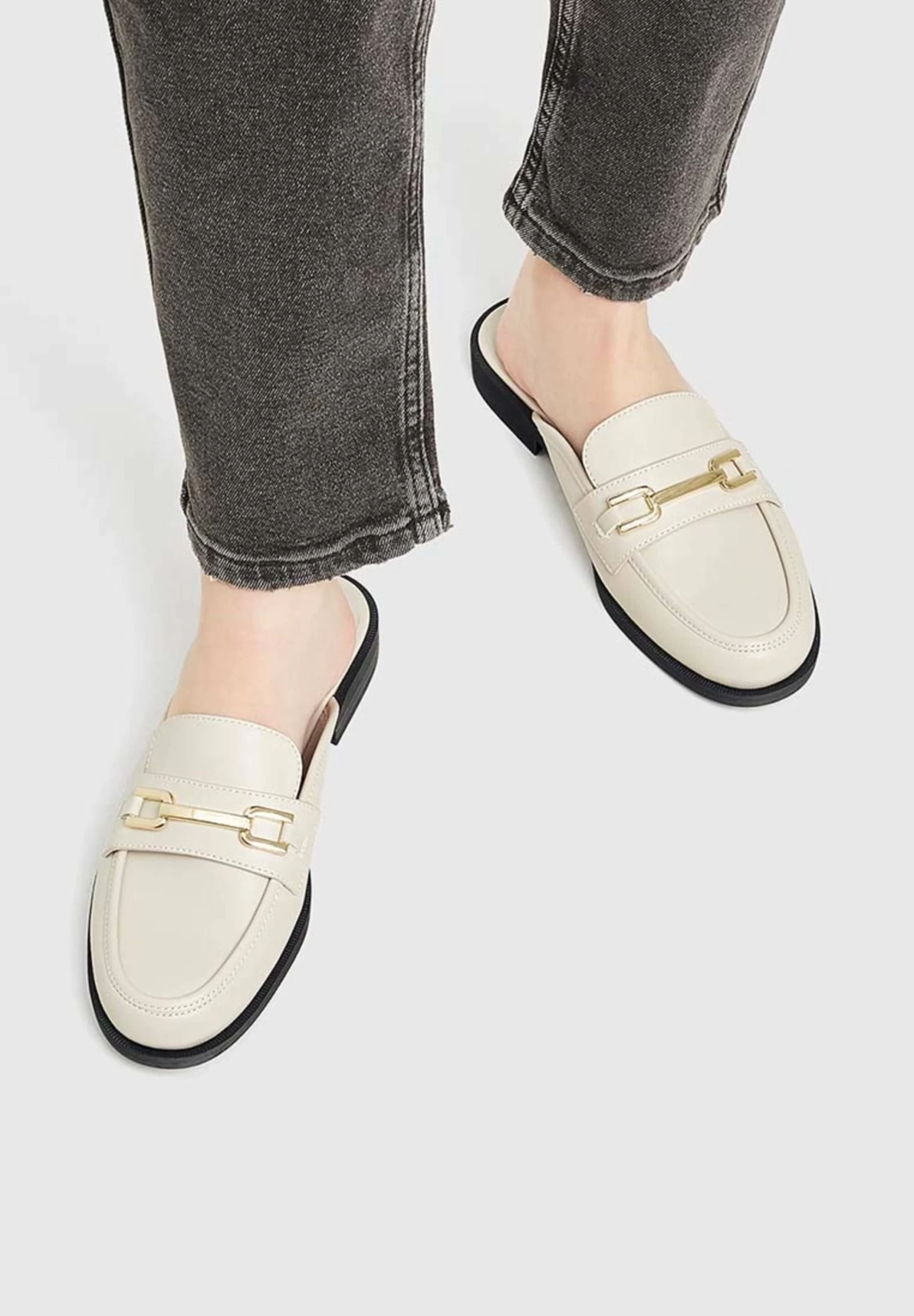 PULL & BEAR Muiltjes - Nude 1 PULL & BEAR Muiltjes - Nude