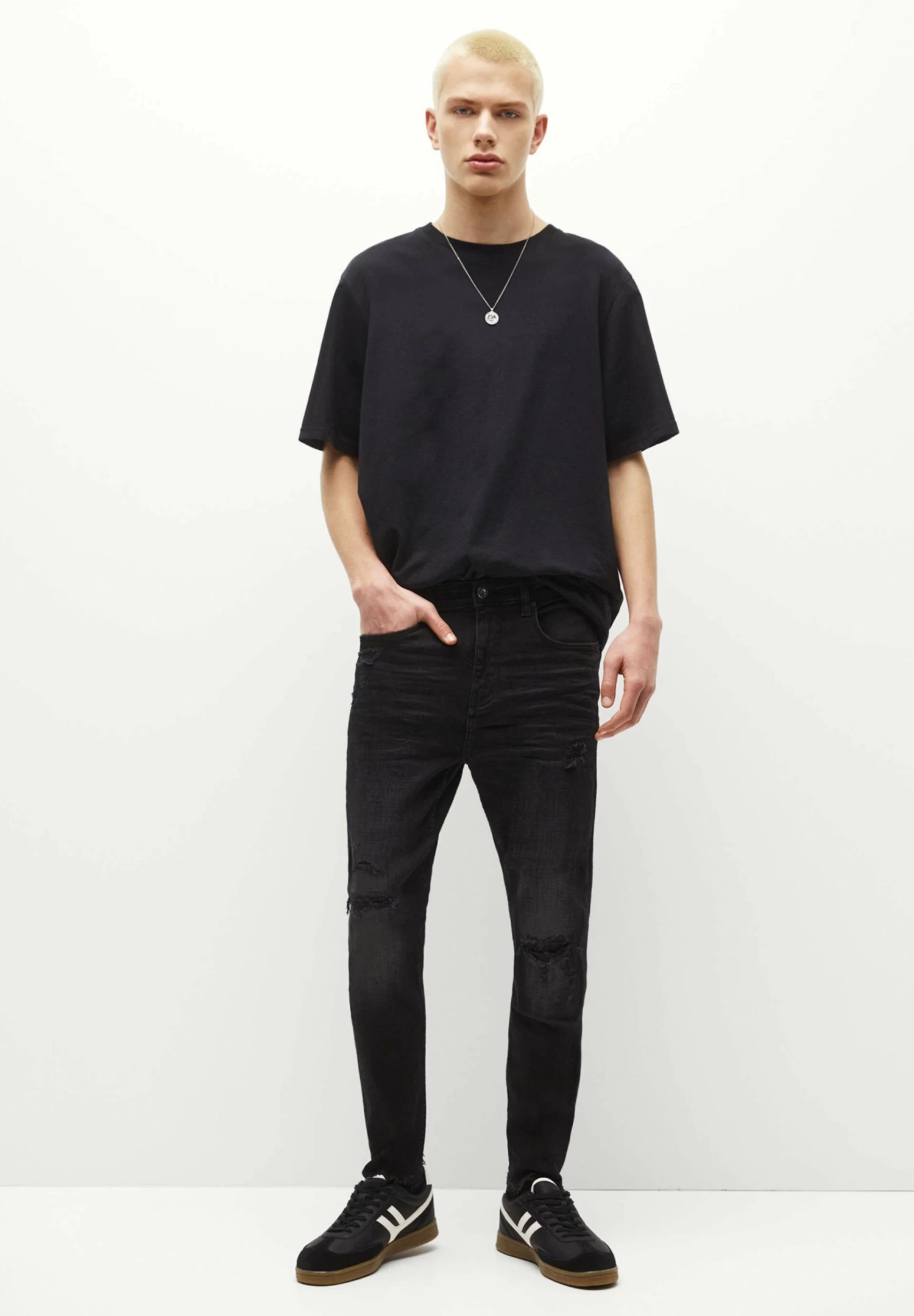 PULL & BEAR Ripped - Slim Fit Jeans - Black 2 PULL & BEAR Ripped - Slim Fit Jeans - Black - Afbeelding 2