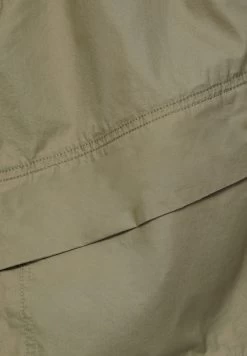 PULL & BEAR Parachute Bermuda- Shorts - Khaki -PULL BEAR Winkel 87da45c579204e28b30ac02d88a7bb7e