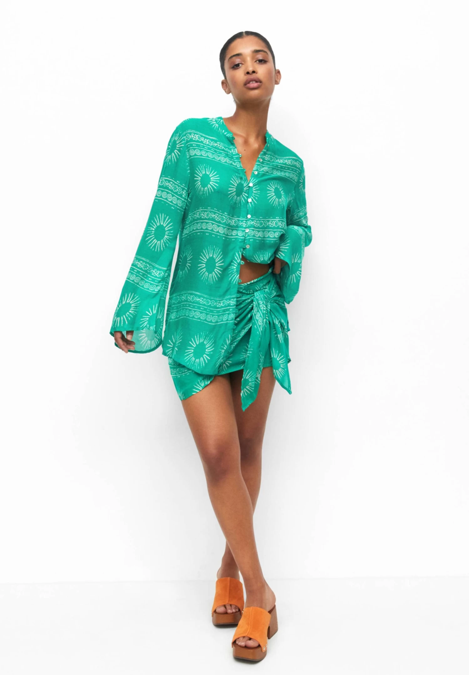 PULL & BEAR Printed Rustic - Blouse - Green 2 PULL & BEAR Printed Rustic - Blouse - Green - Afbeelding 2