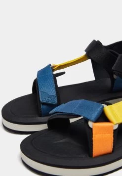 PULL & BEAR Contrast Technical - Sandalen - Mottled Beige -PULL BEAR Winkel 8dd3811281734fc8a43a4382319bde23