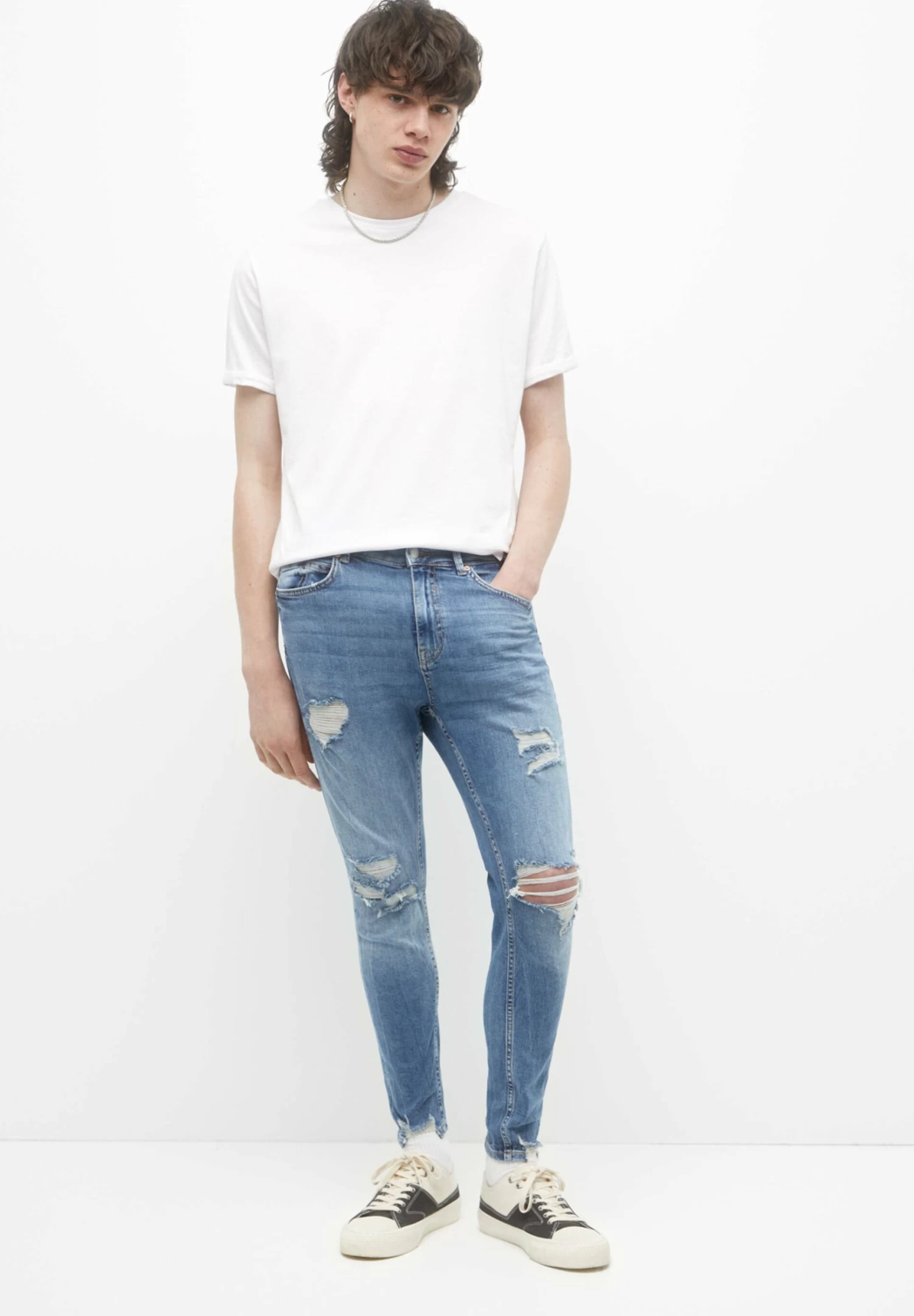 PULL & BEAR Ripped Carrot Fit - Slim Fit Jeans - Blue Denim 2 PULL & BEAR Ripped Carrot Fit - Slim Fit Jeans - Blue Denim - Afbeelding 2