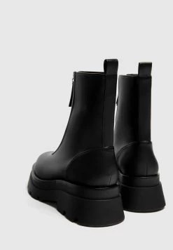 PULL & BEAR Mit Profilsohle - Korte Laarzen - Black 8 PULL & BEAR Mit Profilsohle - Korte Laarzen - Black -PULL BEAR Winkel 8f6adadd658040598aa3c00fc13fa344