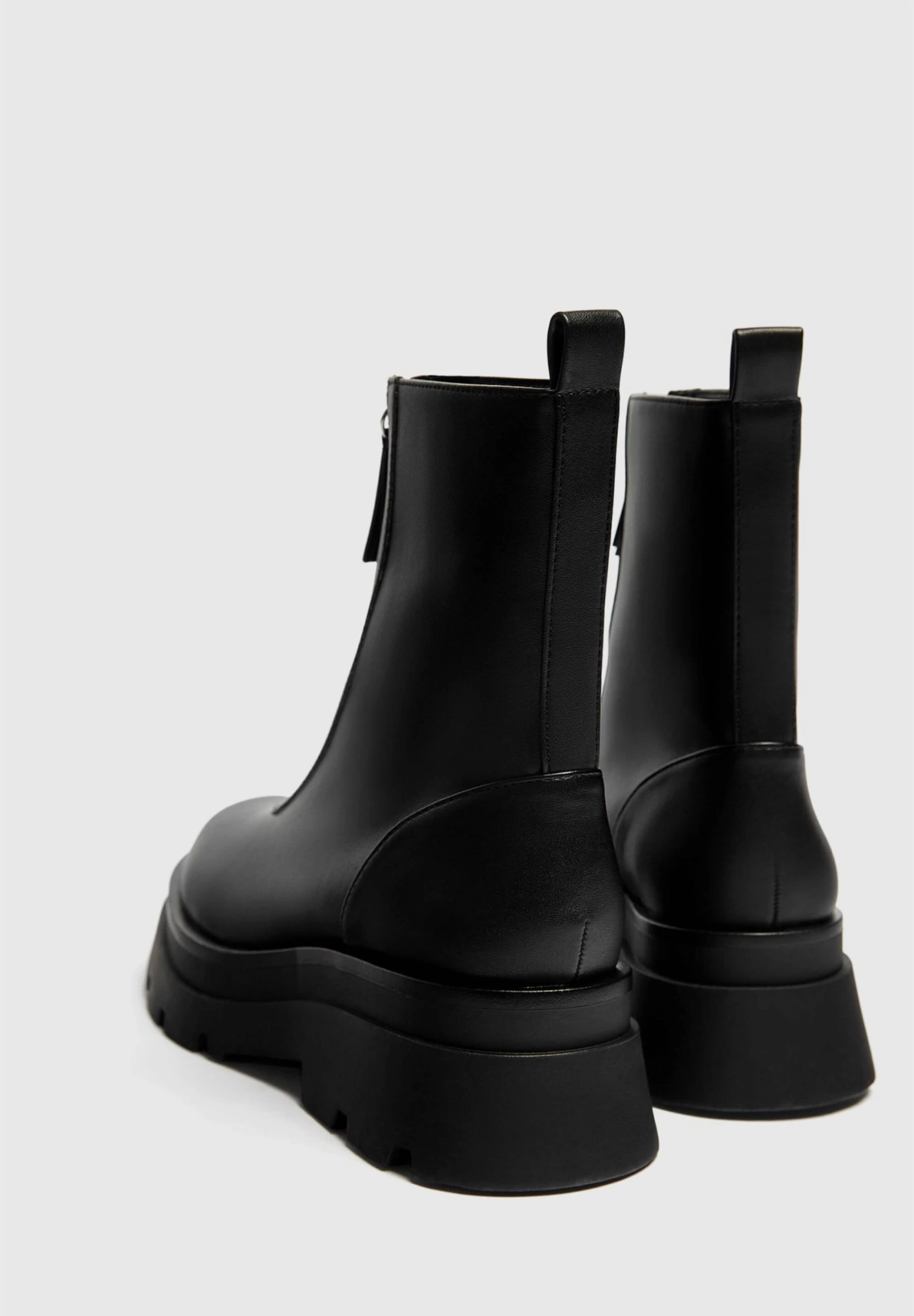 PULL & BEAR Mit Profilsohle - Korte Laarzen - Black 4 PULL & BEAR Mit Profilsohle - Korte Laarzen - Black - Afbeelding 4