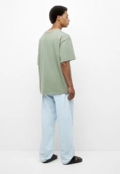 PULL & BEAR Ancient Lore- T-Shirt Print - Green -PULL BEAR Winkel 8fd8f65b098545c1ab8a9f4c2d2b3284