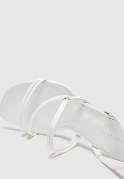 PULL & BEAR Sandalen - Off White -PULL BEAR Winkel 90cd2dbf7ad6492aa680f8d28b8d8658