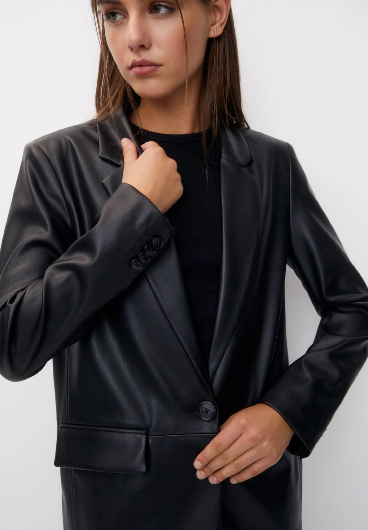 PULL & BEAR Basic - Imitatieleren Jas - Mottled Black 5 PULL & BEAR Basic - Imitatieleren Jas - Mottled Black - Afbeelding 5