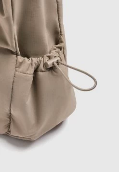PULL & BEAR Parachute - Handtas - Beige -PULL BEAR Winkel 9740ee43819f4cfb95393a298546eafe