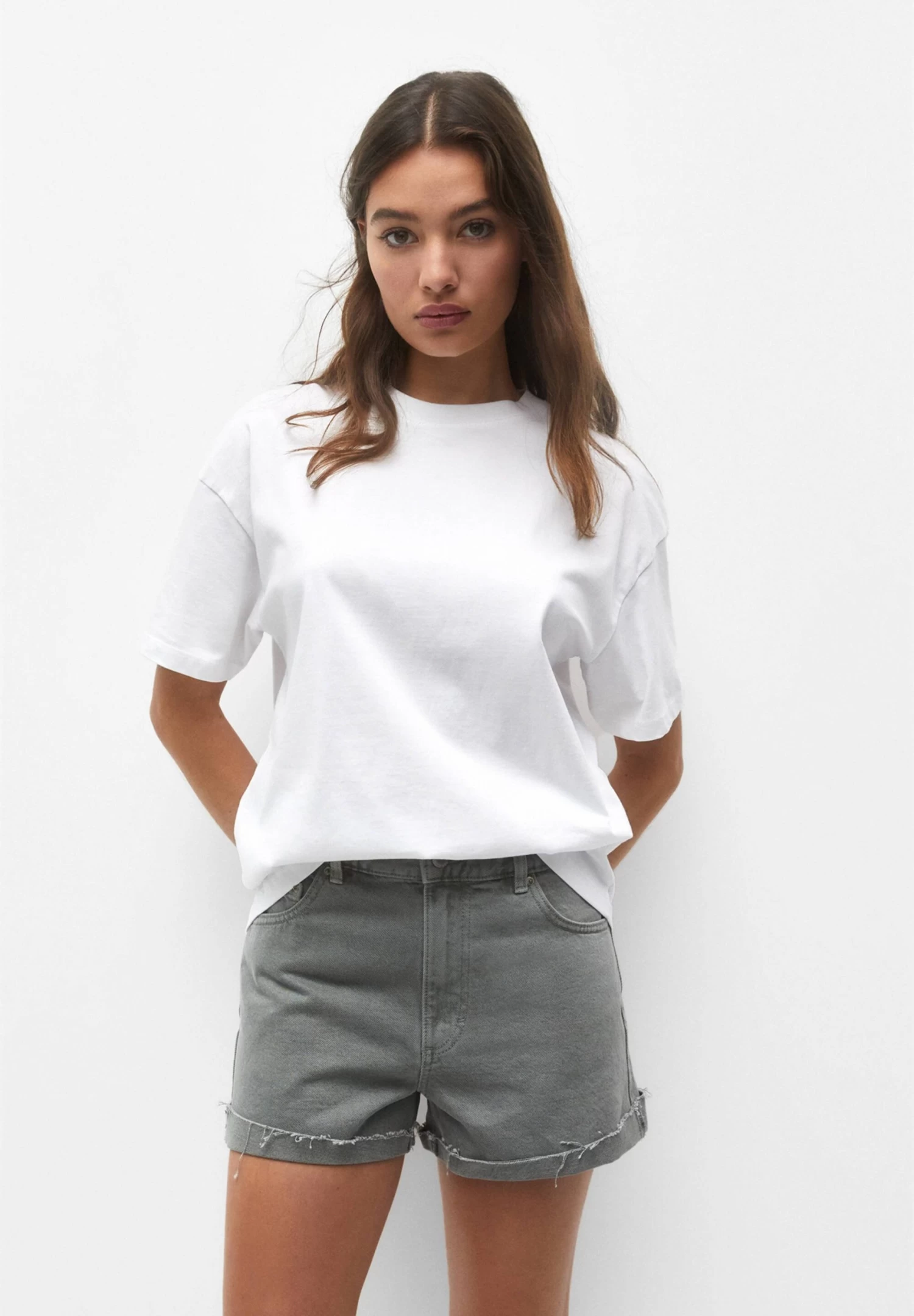 PULL & BEAR Mid-Rise Bermuda - Jeansshort - Dark Grey 1 PULL & BEAR Mid-Rise Bermuda - Jeansshort - Dark Grey