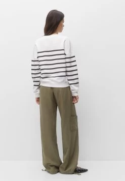 PULL & BEAR Basic Striped - Sweater - Black 9 PULL & BEAR Basic Striped - Sweater - Black -PULL BEAR Winkel 98f09a74e0d84c61a91292ac72878f53