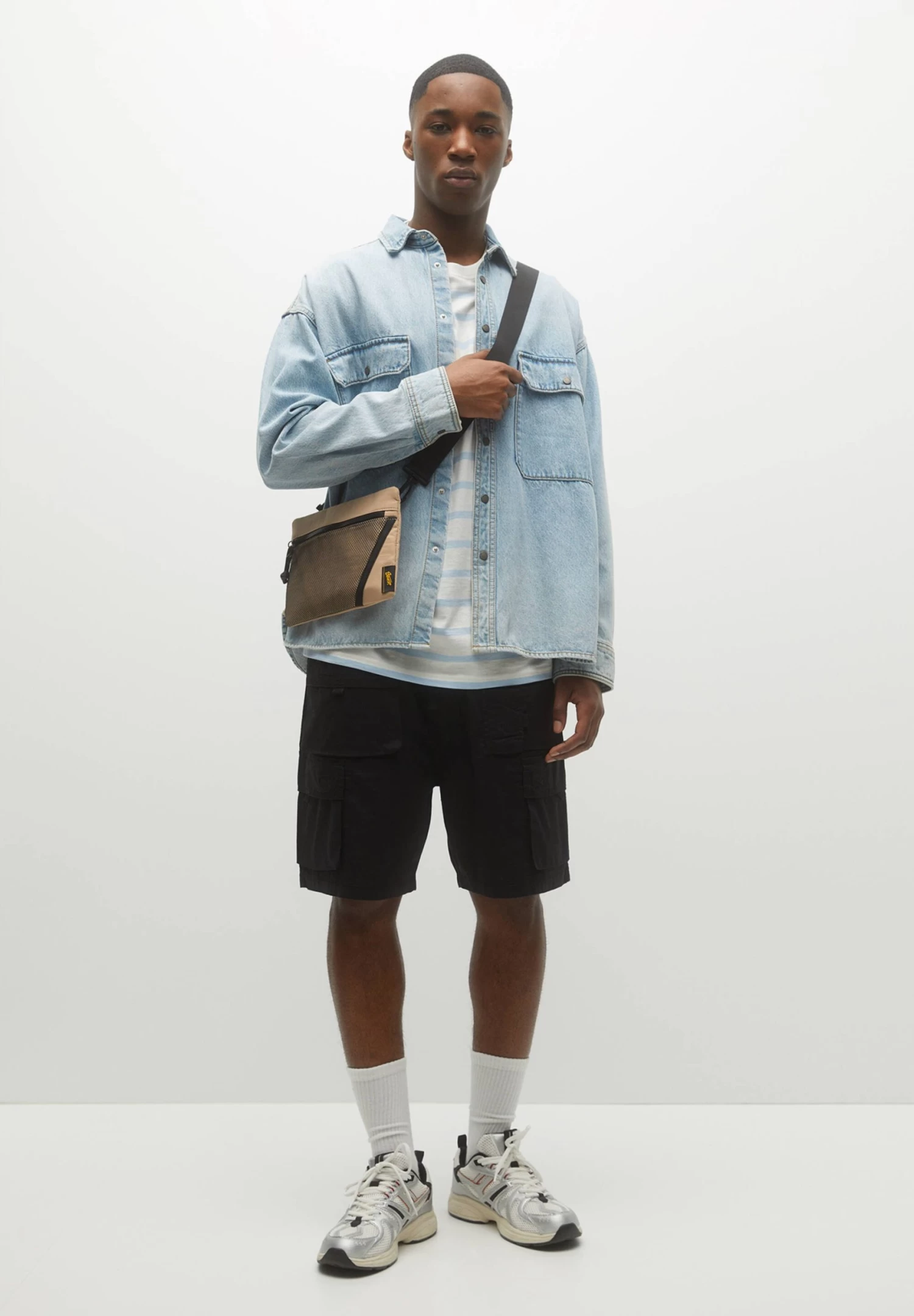 PULL & BEAR Bermuda With Multiple Pockets - Shorts - Black 2 PULL & BEAR Bermuda With Multiple Pockets - Shorts - Black - Afbeelding 2