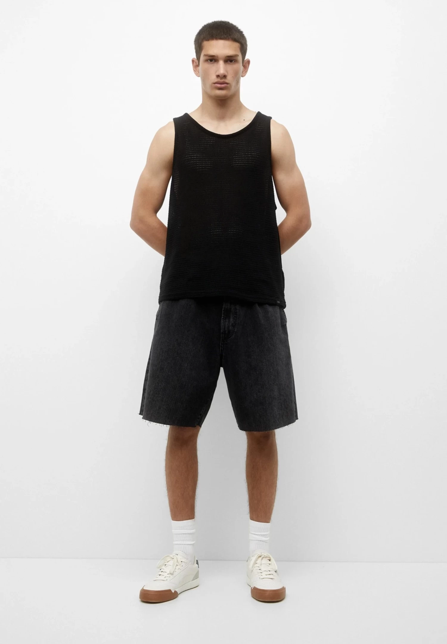 PULL & BEAR Faded - Bermuda- Jeansshort - Black 2 PULL & BEAR Faded - Bermuda- Jeansshort - Black - Afbeelding 2