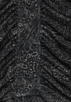 PULL & BEAR Tulle - A-Lijn Rok - Black 11 PULL & BEAR Tulle - A-Lijn Rok - Black -PULL BEAR Winkel 9dc1b5e5f43546d6a95f05bd669a62e3