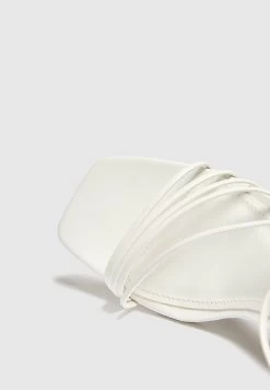 PULL & BEAR Tiras - Sandalen - White -PULL BEAR Winkel 9e4ecf31e07344d1b56197c486b37537