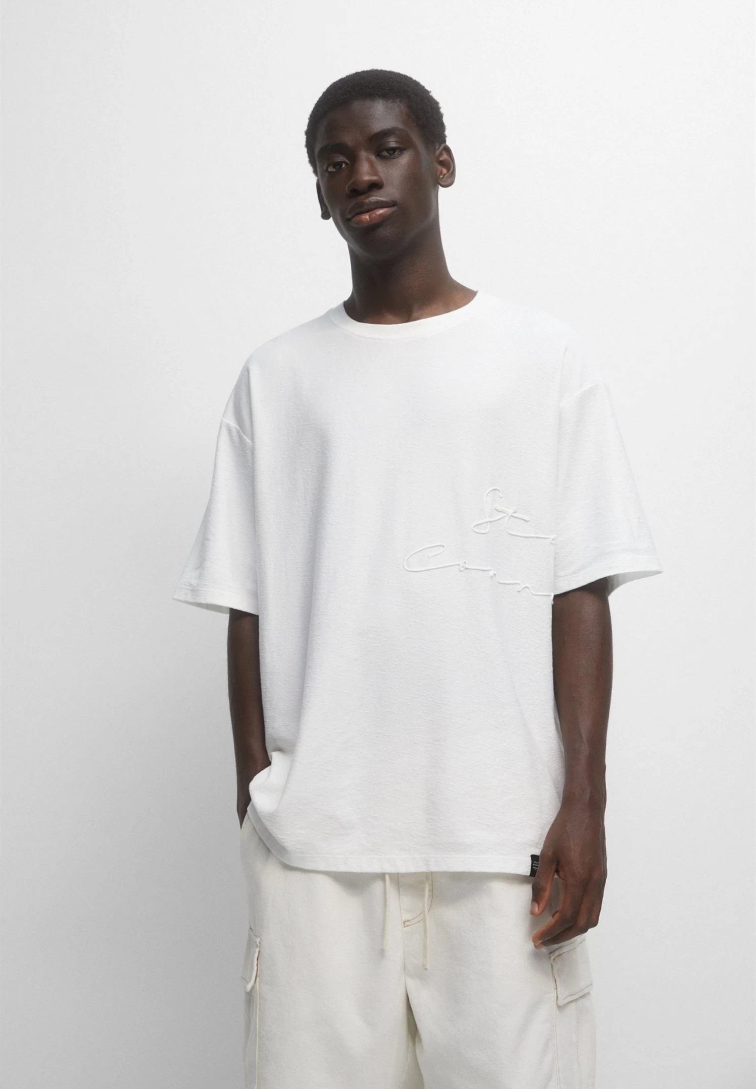 PULL & BEAR Embroidery- T-Shirt Print - White 1 PULL & BEAR Embroidery- T-Shirt Print - White