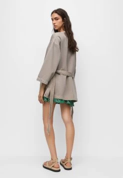 PULL & BEAR Kimono With Pockets - Lichte Jas - Stone 8 PULL & BEAR Kimono With Pockets - Lichte Jas - Stone -PULL BEAR Winkel 9f9cc883901749b08c9b0f99e4125cdf