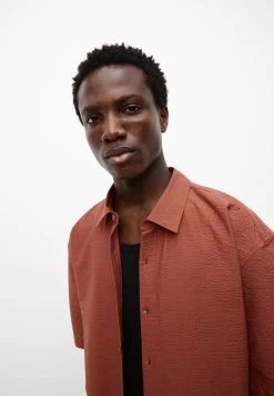 PULL & BEAR Short Sleeve Seersucker - Overhemd - Red -PULL BEAR Winkel a12c9c3f66e34110b3be477a9bb31ab7