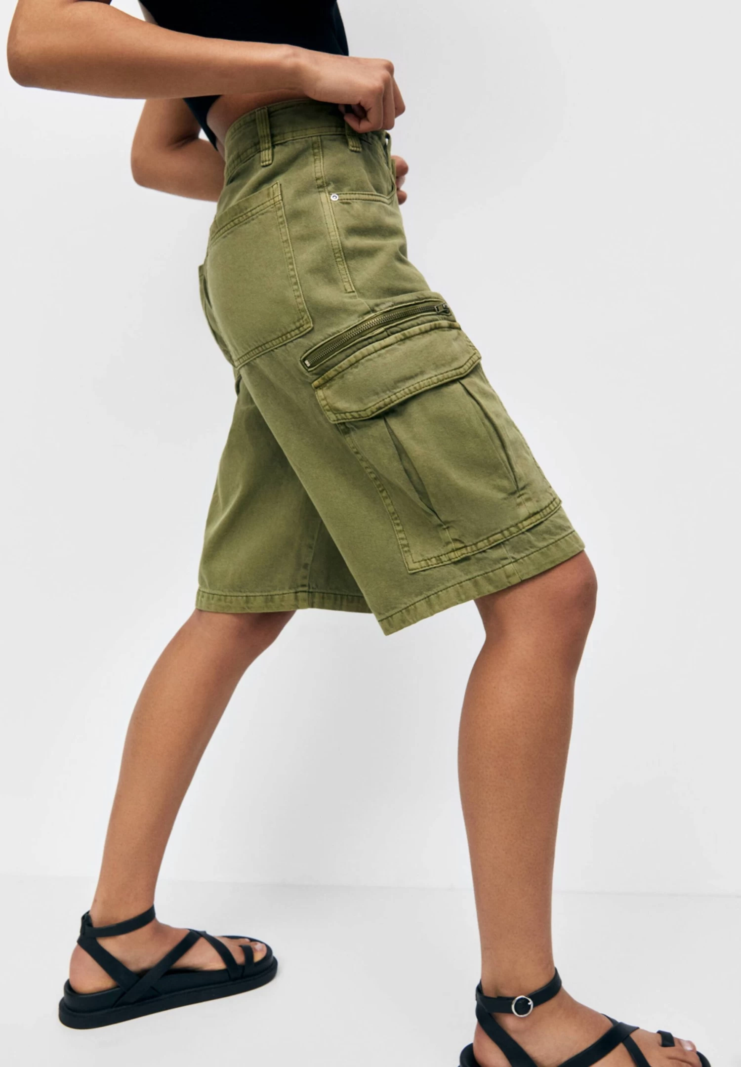 PULL & BEAR Twill Bermuda- Shorts - Khaki 4 PULL & BEAR Twill Bermuda- Shorts - Khaki - Afbeelding 4