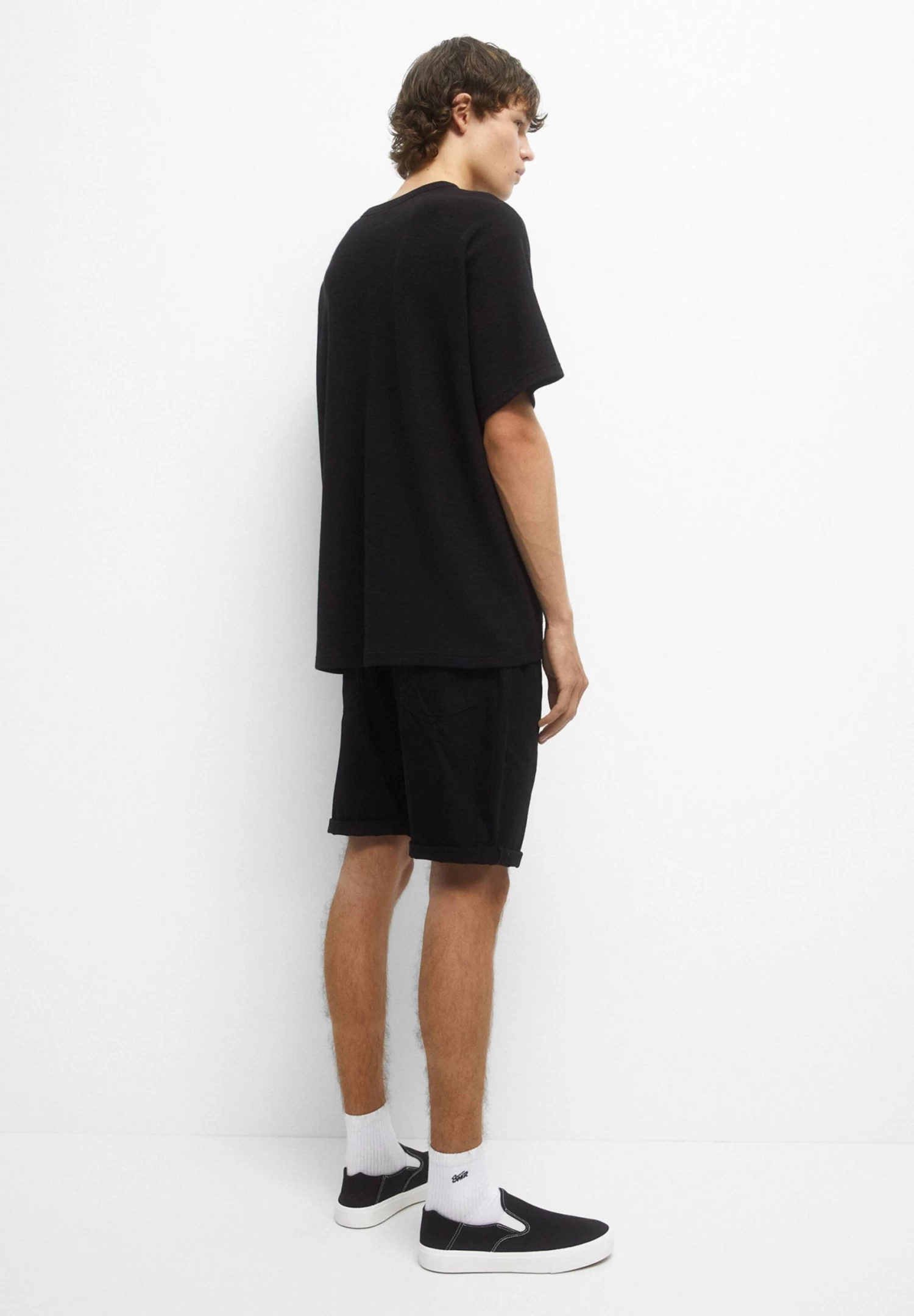PULL & BEAR Bermuda With Turn-Up Hems - Jeansshort - Black 3 PULL & BEAR Bermuda With Turn-Up Hems - Jeansshort - Black - Afbeelding 3