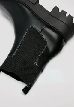 PULL & BEAR Korte Laarzen - Black -PULL BEAR Winkel a4c0ea7245754237bb3f59ff77fa662c