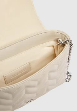 PULL & BEAR Quilted With Flap - Schoudertas - Nude -PULL BEAR Winkel a4fd72d9c2a64edda3b5fc4f2c62d6fd